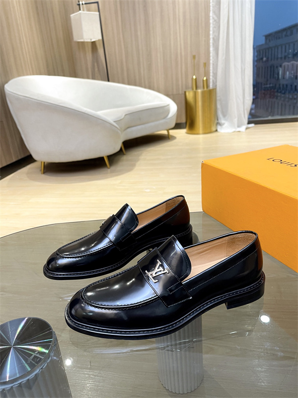 Lv Loafer 045