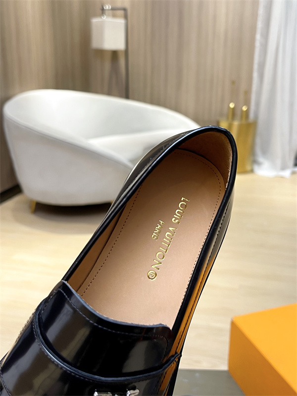 Lv Loafer 045
