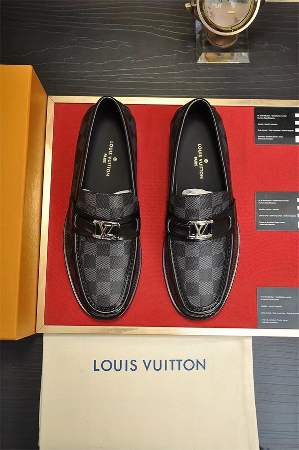 Lv Loafer 061