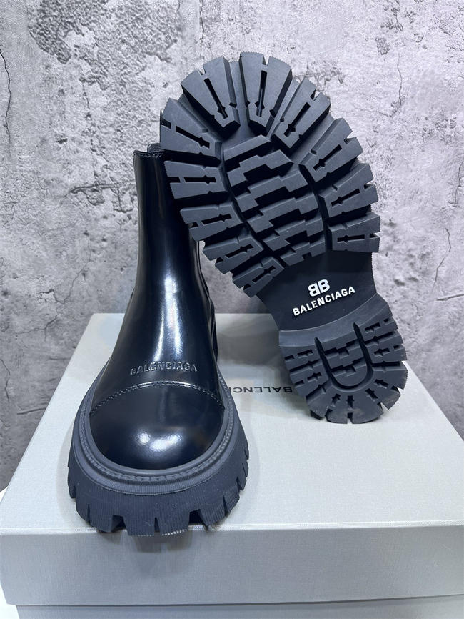 Ba*len*cia*ga boot