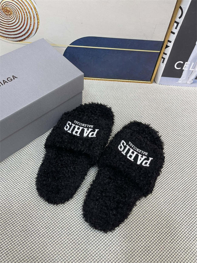 Ba*len*cia*ga furry slide sandal