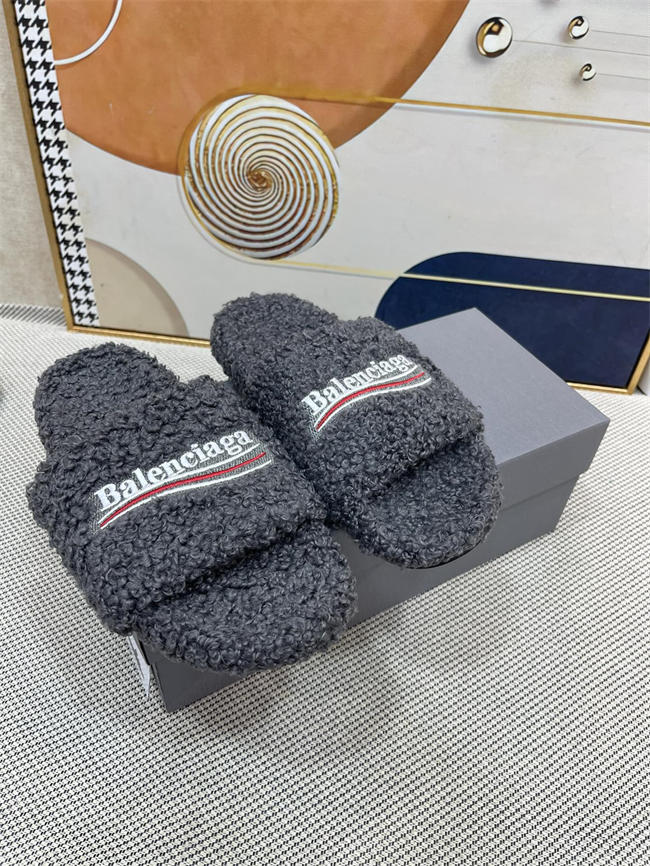 Ba*len*cia*ga furry slide sandal