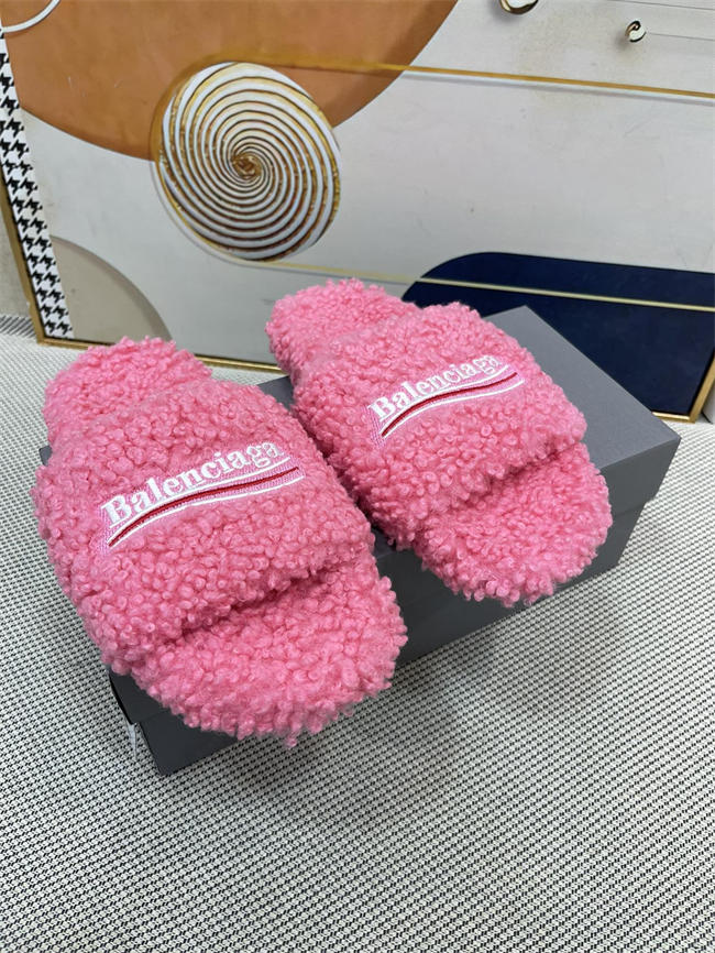 Ba*len*cia*ga furry slide sandal