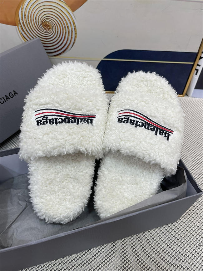 Ba*len*cia*ga furry slide sandal