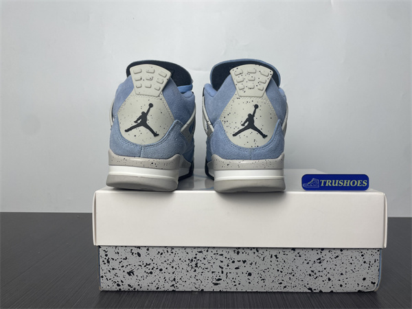 Jordan 4 Retro University Blue CT8527-400