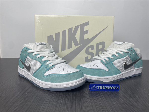 Nike SB Dunk Low FD2562-400