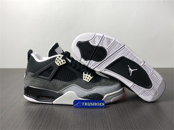 AIR JORDAN 4 RETRO 