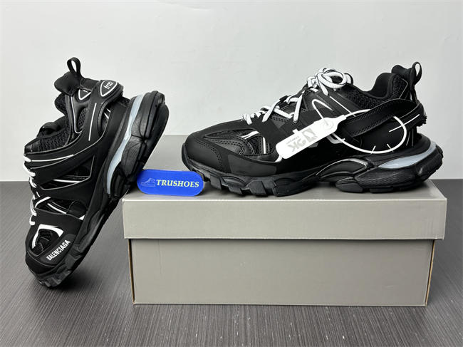 BLCG TRACK SNEAKER 542023 W1GB1 2045 with LED