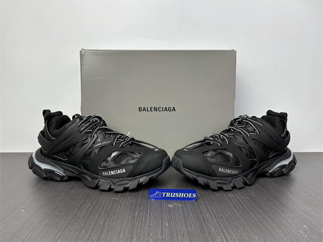 BLCG TRACK SNEAKER 555036W2GB11000 with LED