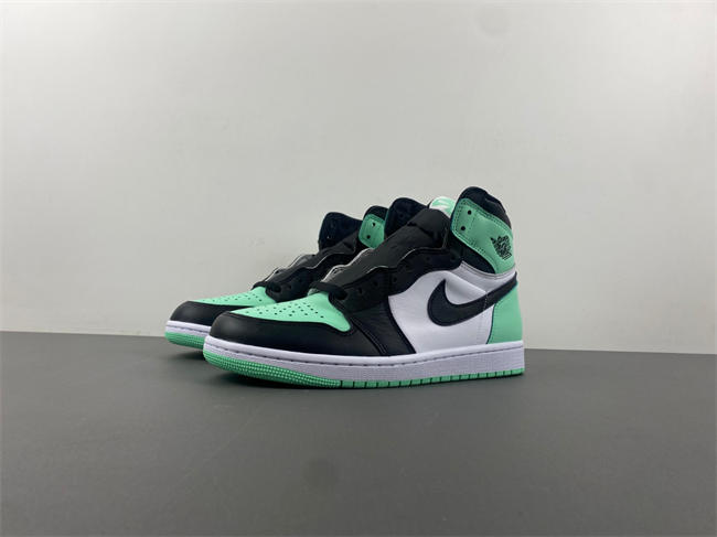 Air Jordan 1 High OG “Green Glow”DZ5485-130