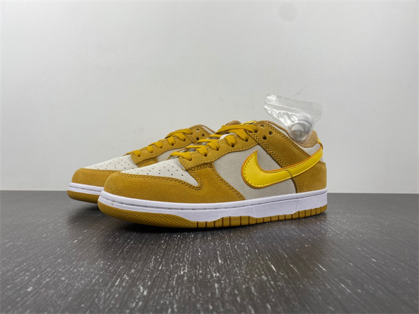 Nike Dunk Low WMNS “Gold Suede”