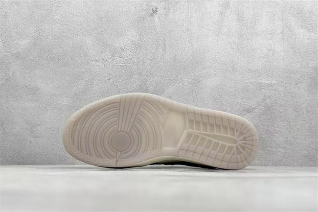 Jordan 1 Retro Low OG Year of the Dragon (2024) FN3727-100