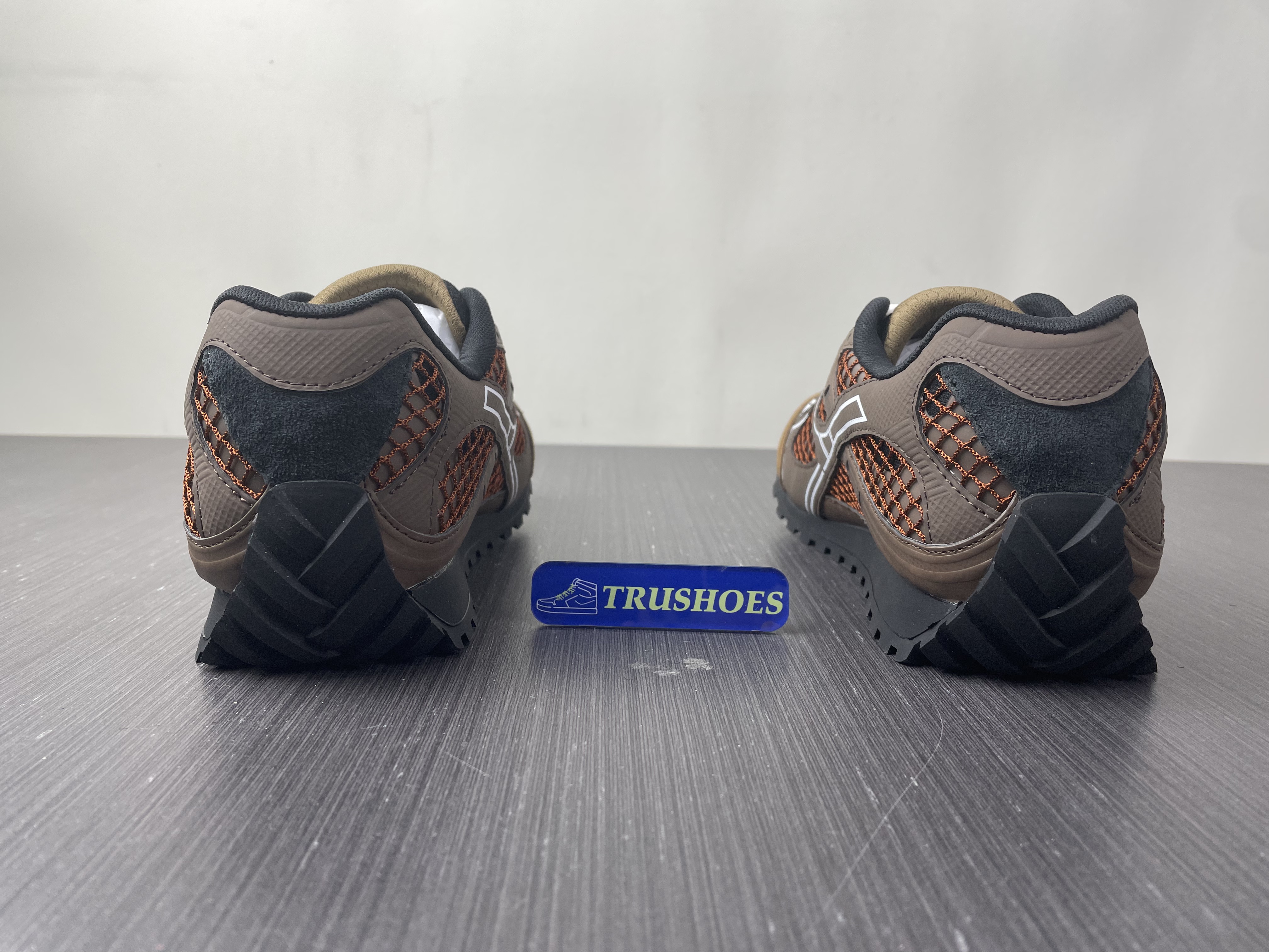 bo*te*ga Ve*ne*ta orbit surf